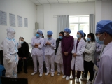 [圖說新聞] 畢節市第一人民醫院對23名援滬醫護人員進行穿脫防護服及核酸采集培訓
