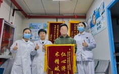 【医患平台】双眼近视高达700度，术后让他看清 “睛彩视界”